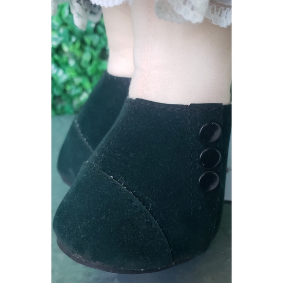 3. Christmas Precious Moments doll - Stephanie - Picture 6 of 12